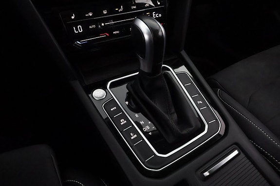 Volkswagen Passat 24 of 26