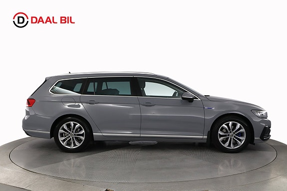 Volkswagen Passat 5 of 26
