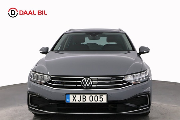 Volkswagen Passat 2 of 26