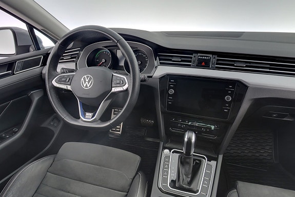 Volkswagen Passat 15 of 26