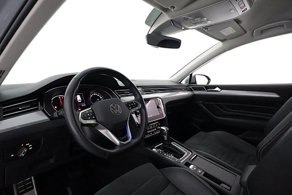 Volkswagen Passat 11 of 26