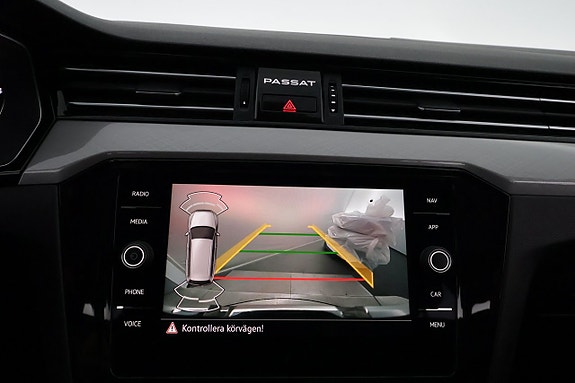 Volkswagen Passat 18 of 26