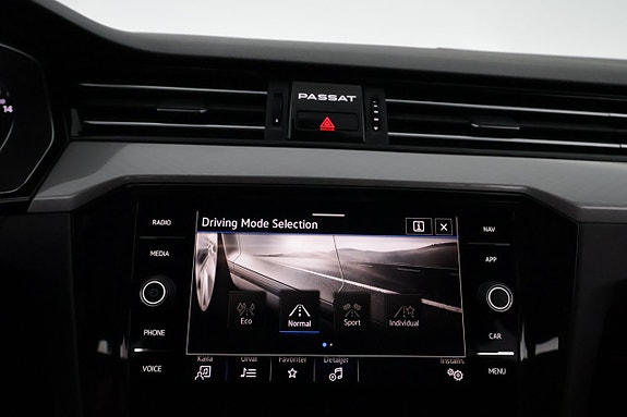 Volkswagen Passat 22 of 26
