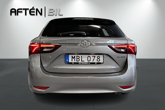 Toyota Avensis 9 of 21