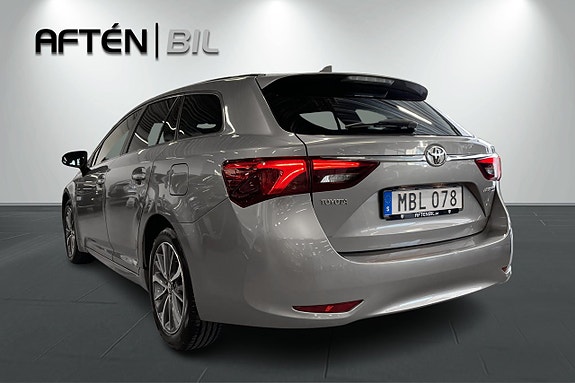 Toyota Avensis 8 of 21