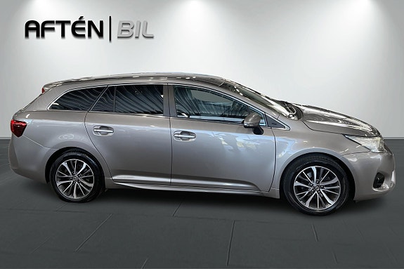 Toyota Avensis 7 of 21