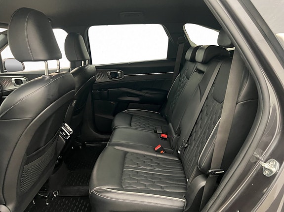 Kia Sorento 11 of 30