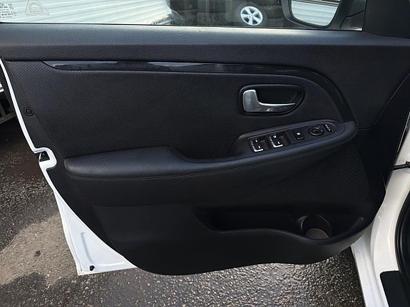 Kia Carens 21 of 23