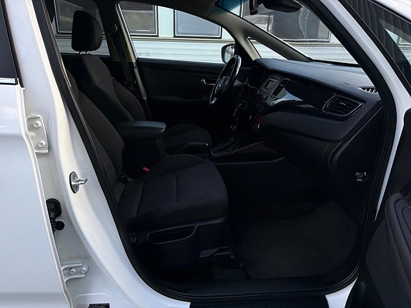 Kia Carens 17 of 23