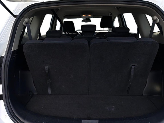 Kia Carens 10 of 23