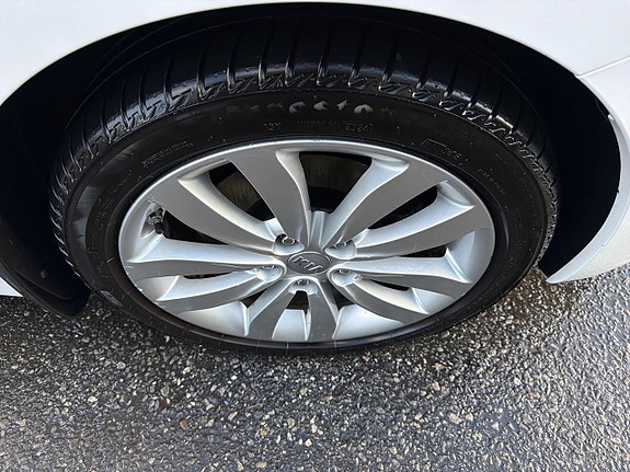 Kia Carens 19 of 23