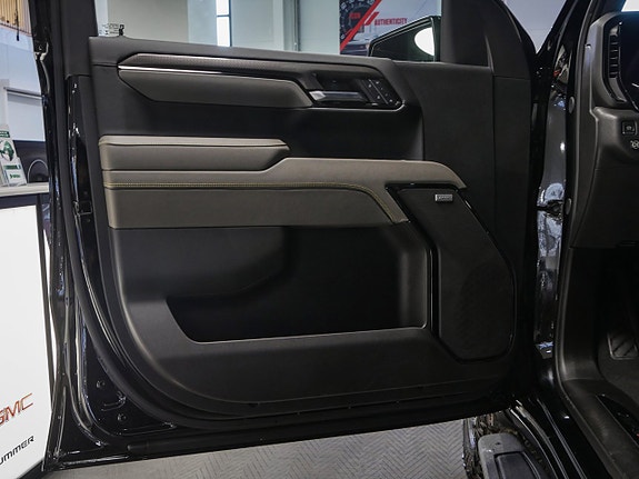 Chevrolet Silverado EV 20 of 24