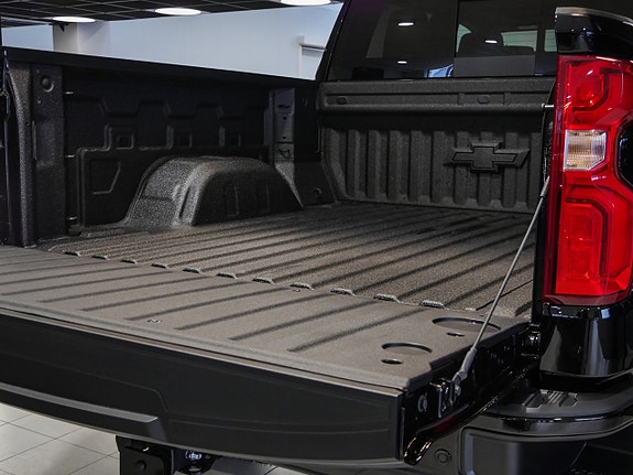 Chevrolet Silverado EV 6 of 24