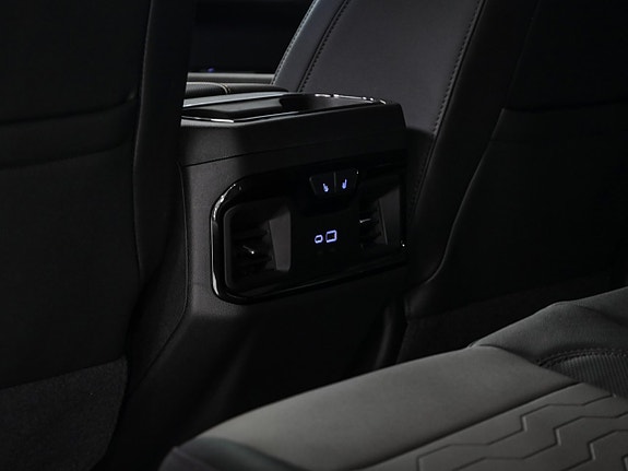 Chevrolet Silverado EV 21 of 24