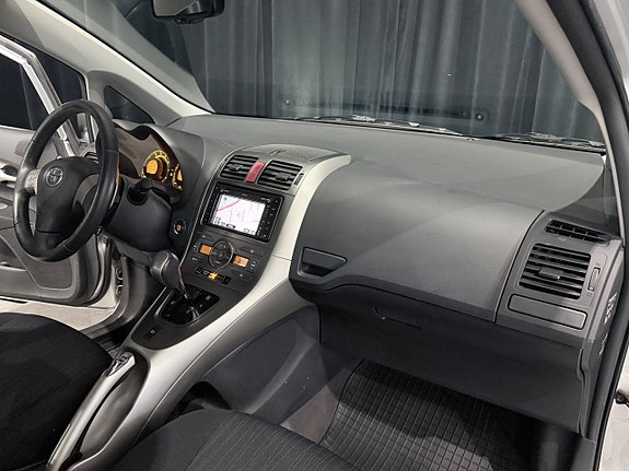 Toyota Auris 10 of 21