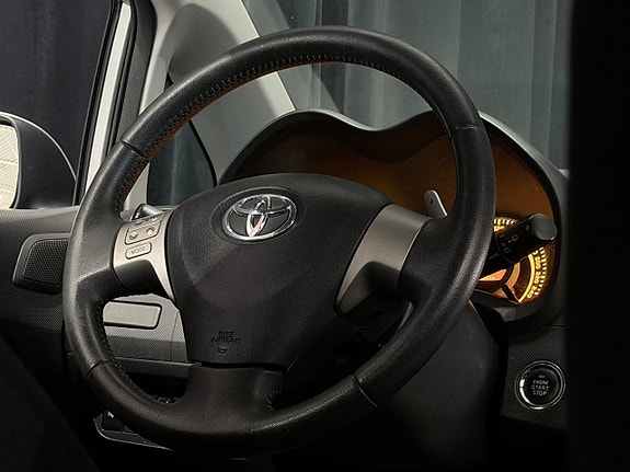 Toyota Auris 15 of 21