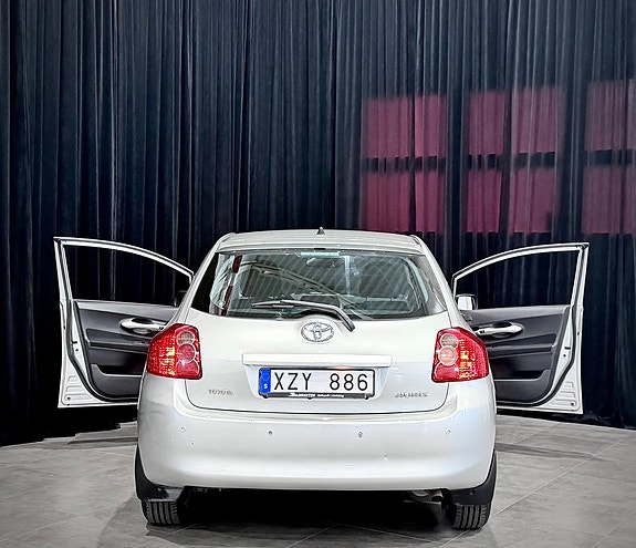 Toyota Auris 7 of 21