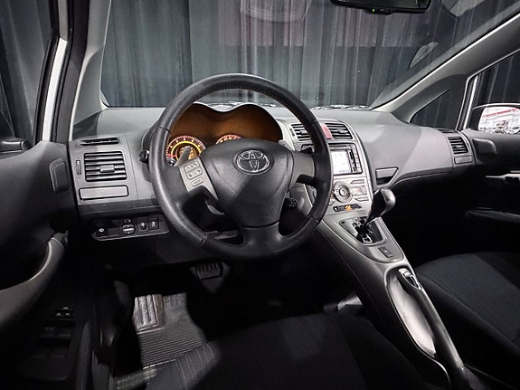Toyota Auris 14 of 21