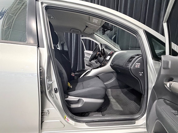Toyota Auris 8 of 21