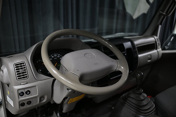 Toyota Dyna 9 of 24