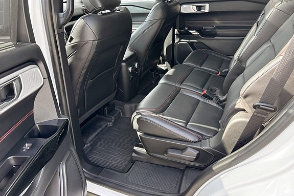 Ford Explorer 8 of 20