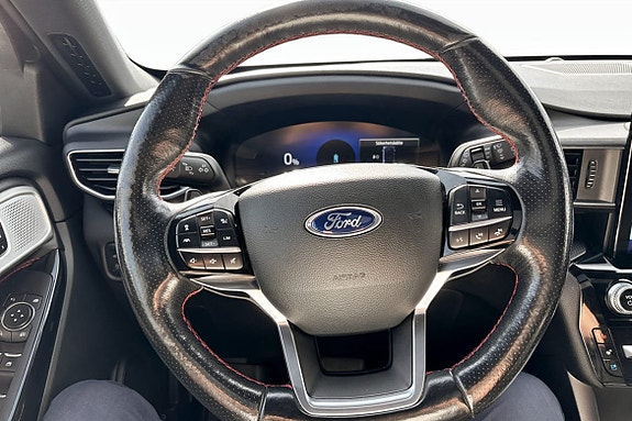Ford Explorer 7 of 20