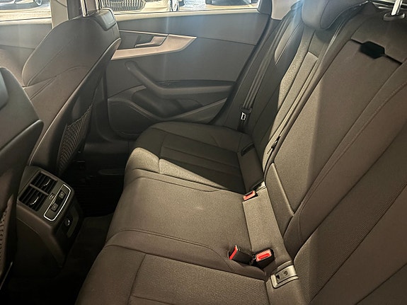 Audi A4 10 of 23