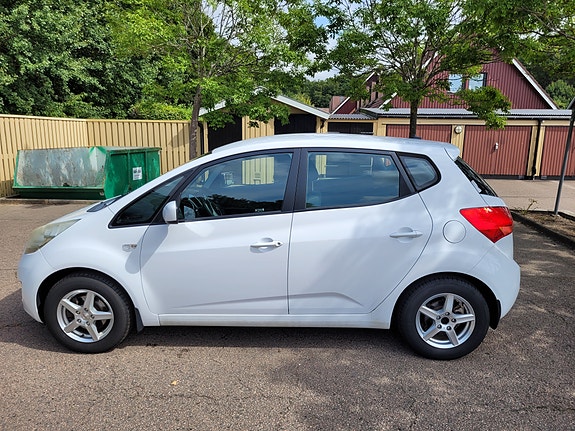 Kia Venga 3 of 12