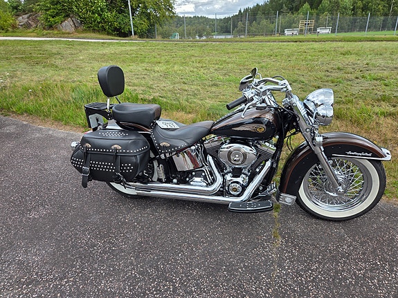 Harley-Davidson Heritage Softail Classic 3 of 5