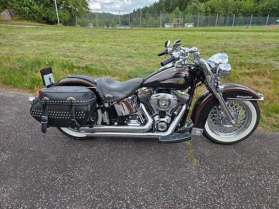 Harley-Davidson Heritage Softail Classic 2 of 5