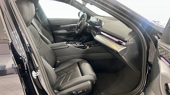 BMW 530e 3 of 9