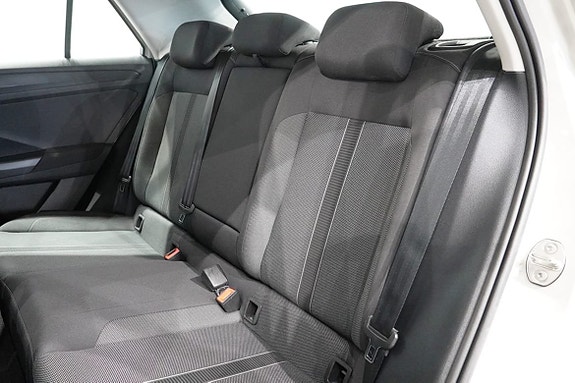 Volkswagen T-Roc 10 of 16