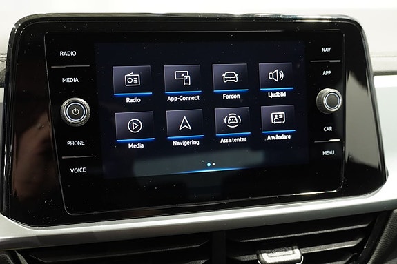 Volkswagen T-Roc 13 of 16