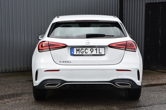 Mercedes-Benz A250 e 8 of 25