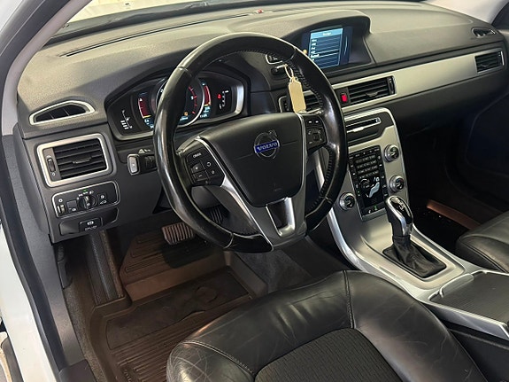 Volvo V70 7 of 28