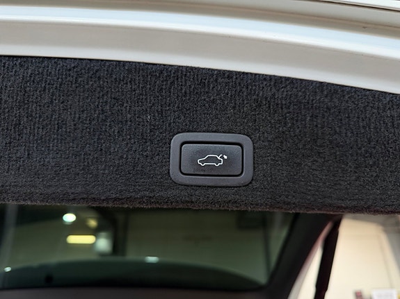 Volvo XC60 10 of 27