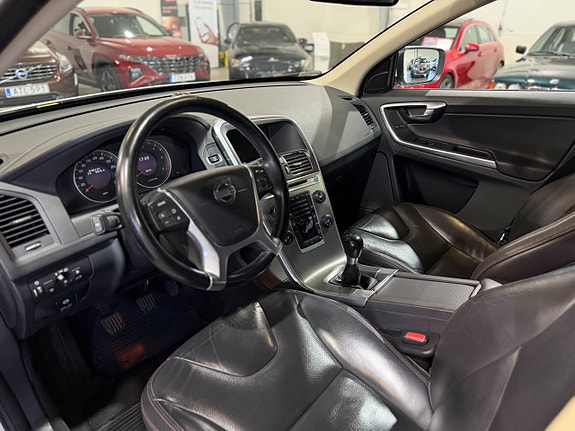 Volvo XC60 12 of 27
