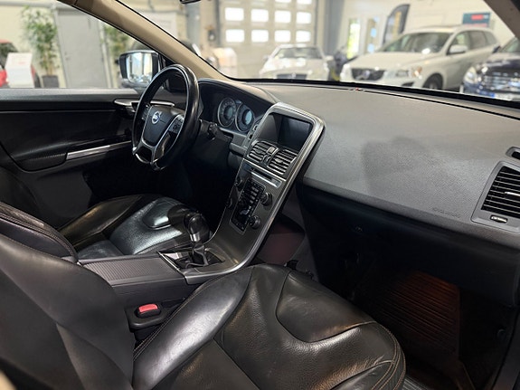 Volvo XC60 14 of 27