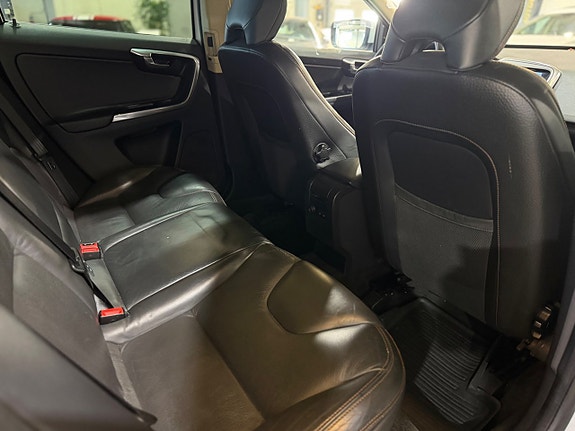 Volvo XC60 16 of 27