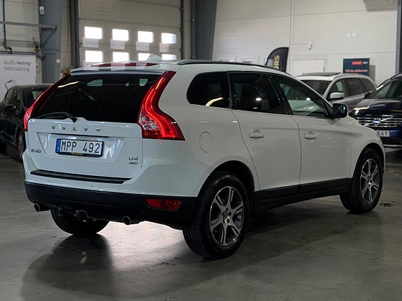 Volvo XC60 2 of 27