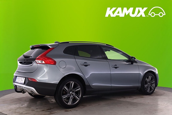 Volvo V40 Cross Country 2 of 20