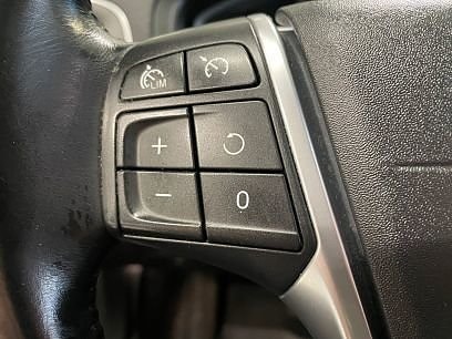 Volvo V40 Cross Country 13 of 20