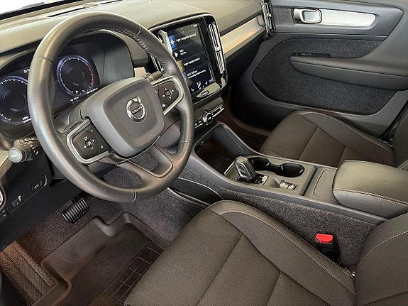 Volvo XC40 9 of 14