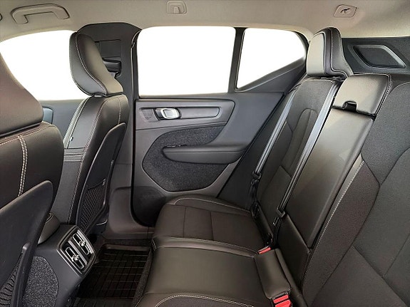 Volvo XC40 11 of 14