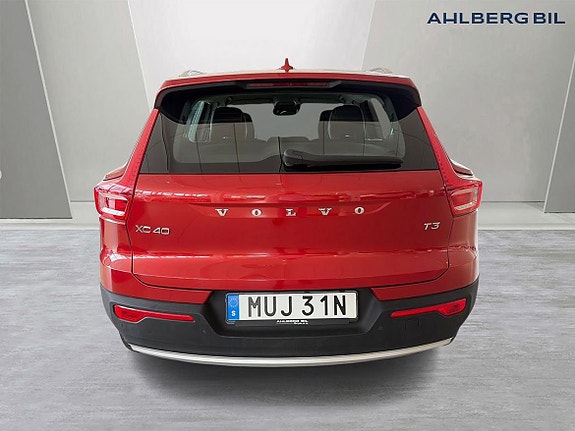 Volvo XC40 7 of 14