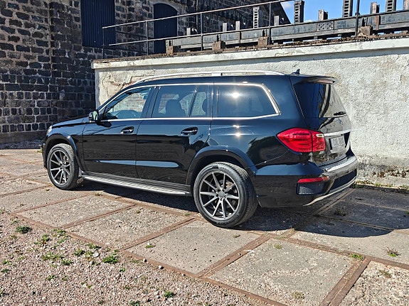 Mercedes-Benz GL350 3 of 30