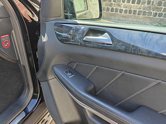 Mercedes-Benz GL350 20 of 30
