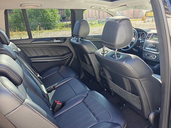 Mercedes-Benz GL350 18 of 30