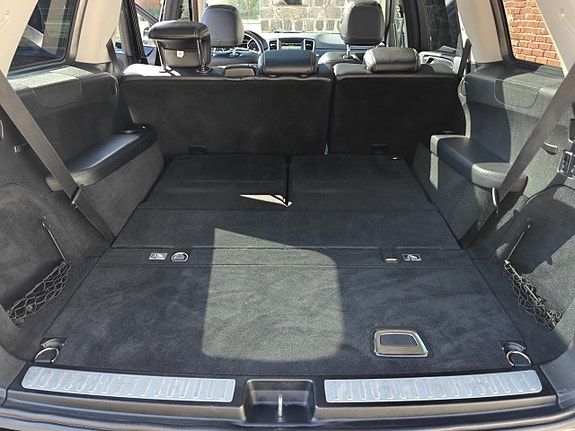 Mercedes-Benz GL350 13 of 30