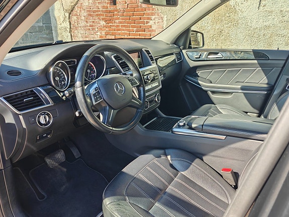 Mercedes-Benz GL350 10 of 30
